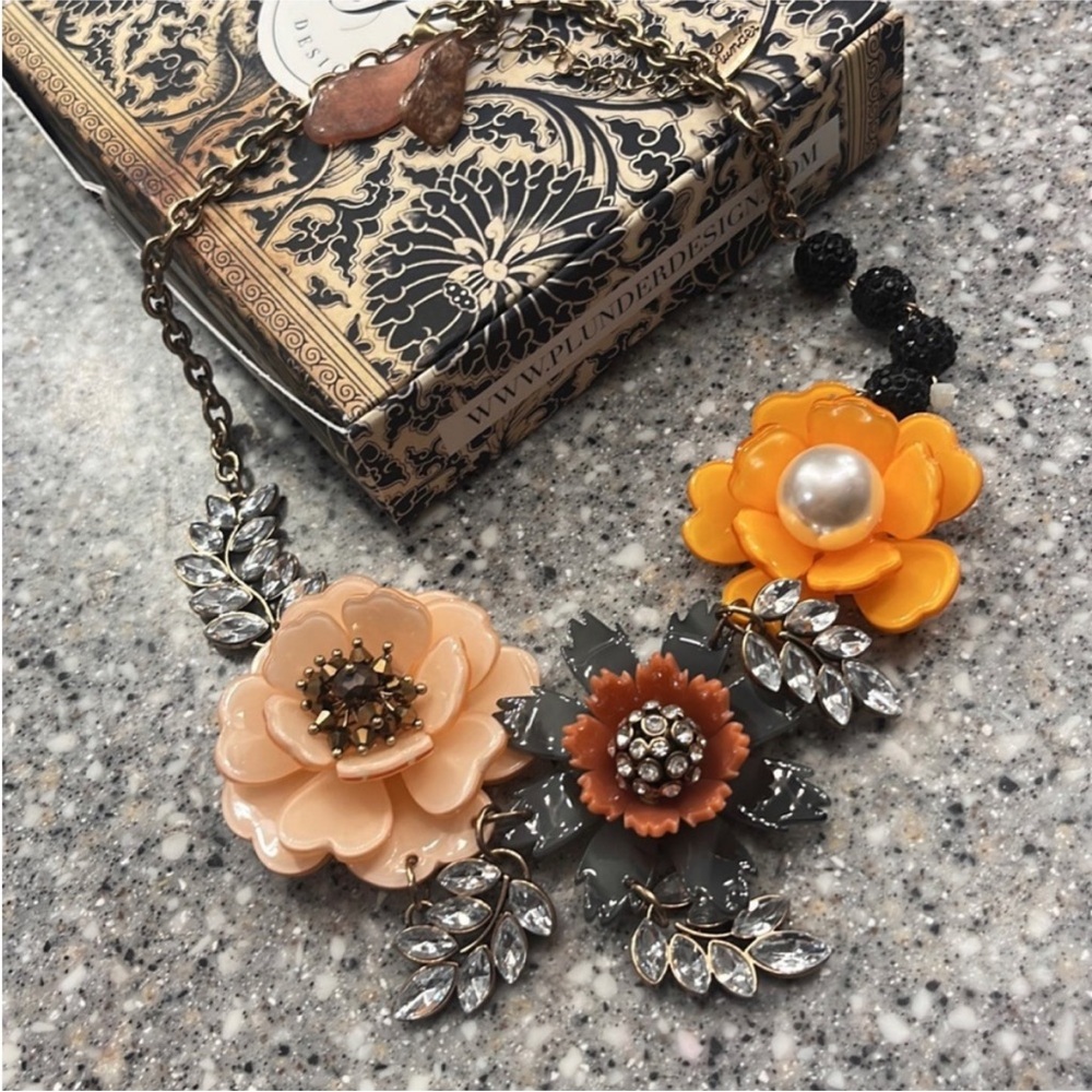 🆕 Floral Statement Necklace - Plunder - Picture 4 of 8